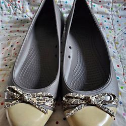 Crocs Brown/ Beige Women's Flats Size W9.