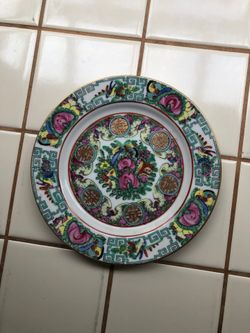 Collectible china plate 175$