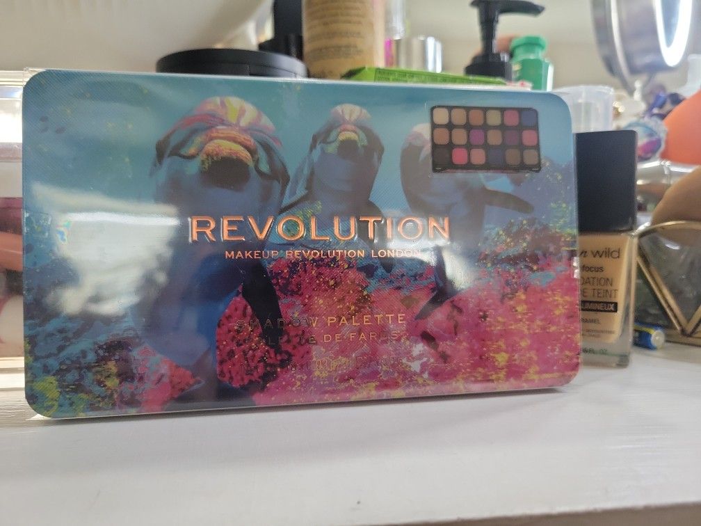 Makeup Hydra Dolphin  Eyshadow Palette 