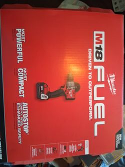 Milwaukee M18 HAMMER drill  w/batteries n charger
