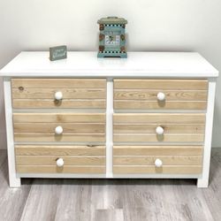 Solid Wood Dresser 🛋️ Please Read description 
