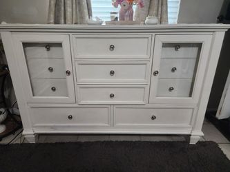 Ivory bedroom set (4 peice)