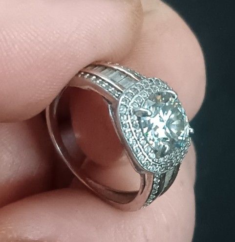 2 CT ROUND DIAMOND RING .... PRICED TO SELL!!!!