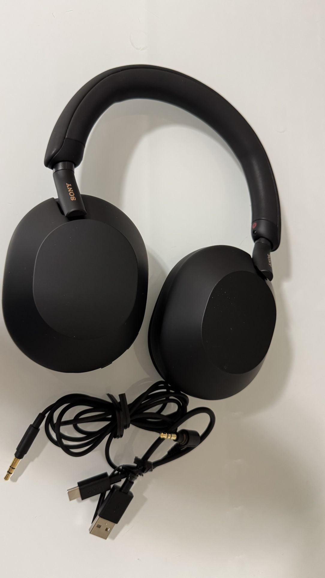 Sony WH-1000XM5 Wireless Noise Canceling Headphones - Black. NEW