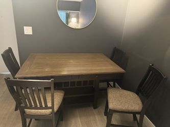 Dinning Room Table (High-Top 6 chairs)
