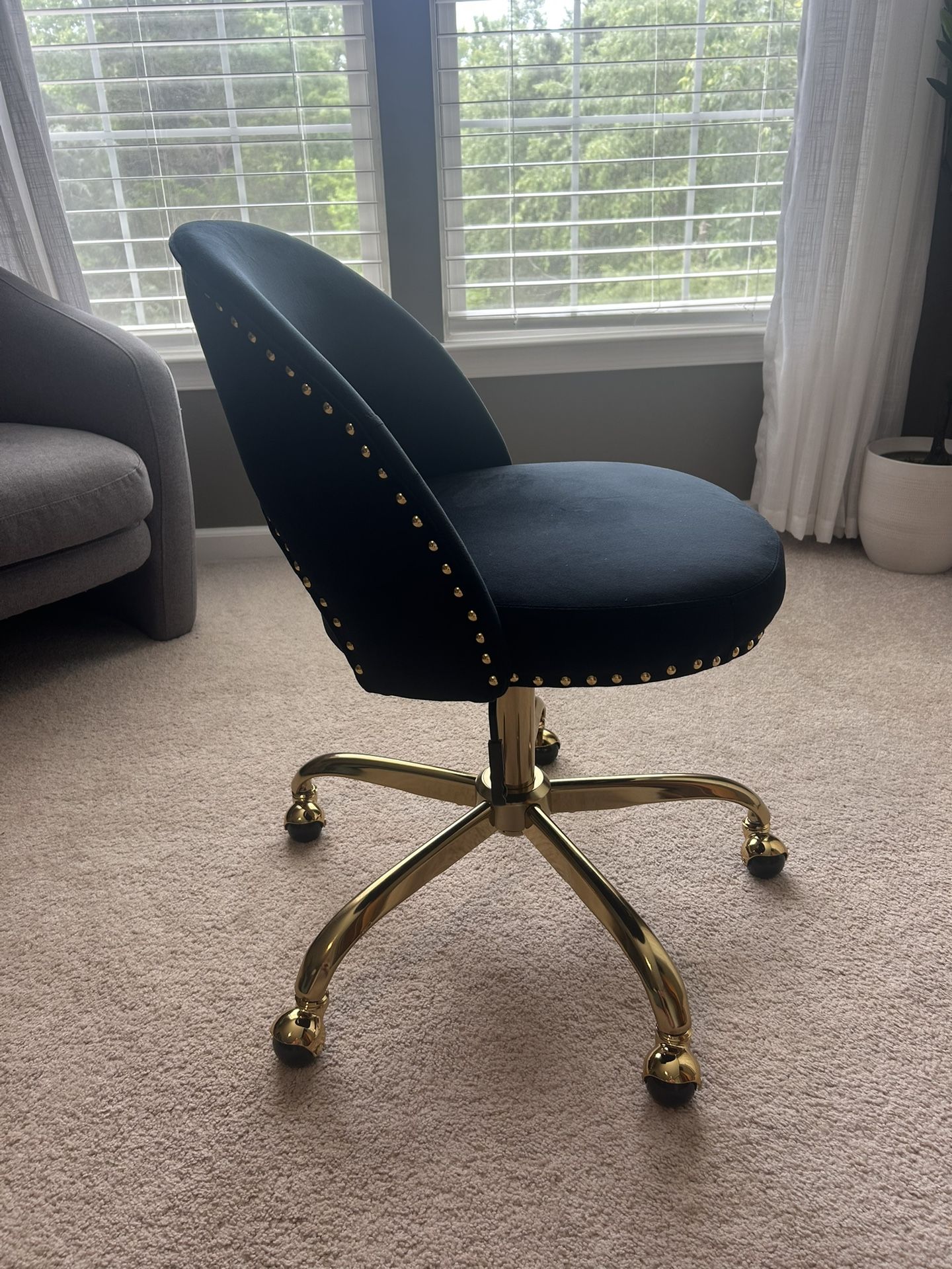Desk/vanity Chair