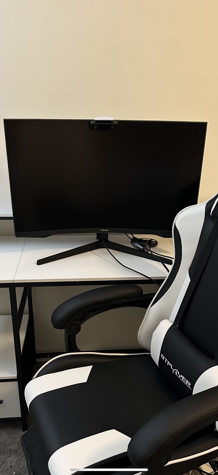 SAMSUNG 32" Odyssey G55C Series QHD 1000R Curved Gaming Monitor, 1ms(MPRT), HDR10, 165Hz, AMD Radeon FreeSync, Eye Care, Glare Free, Sharp Resolution