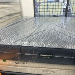 KING SIZE SIMMONS BEAUTYREST BLACK SERIES 1 (EXTRA-FIRM) MATTRESS & BOX SPRINGS BED SET