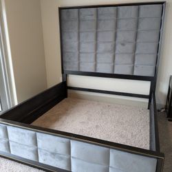 retail $1,499 Luxurious Coaster Durango Modern Platform KING Bed – Now Only 400!