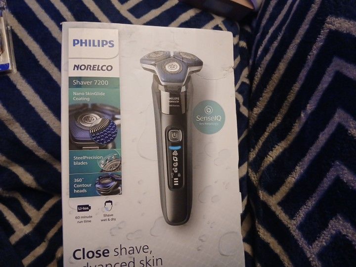 Philips Norelco Shaver 7200