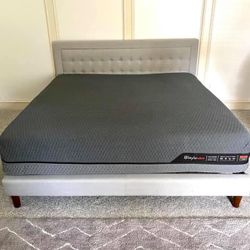Layla Hybrid Queen Size Mattress- Like New Condition!
