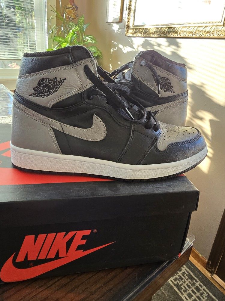 Air Jordan Retro 1 'Shadow" Size 8.5