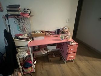 Pink desk $80 must pick up
