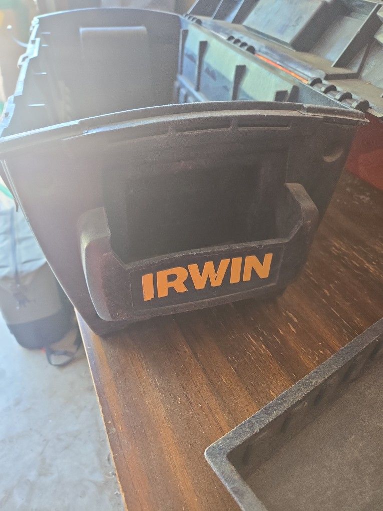 Tool Box IRWIN HEAVY DUTY USED BUT IT STILL STRONG AND GOOD