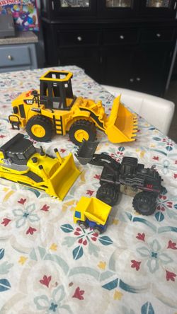 Caterpillar, bull dozers toys