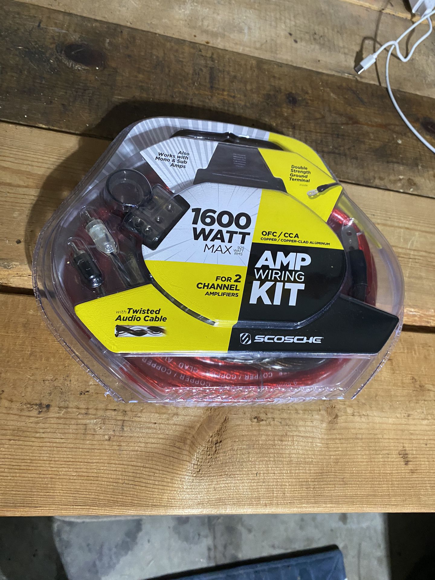 BRAND NEW 1600 Watt Scosche Amplifier Kit 