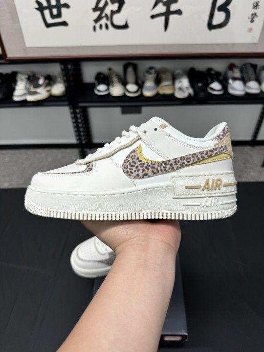 Nike women's height-increasing sports shoes