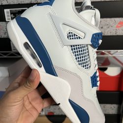 Air Jordan 4 Retro Military Blue