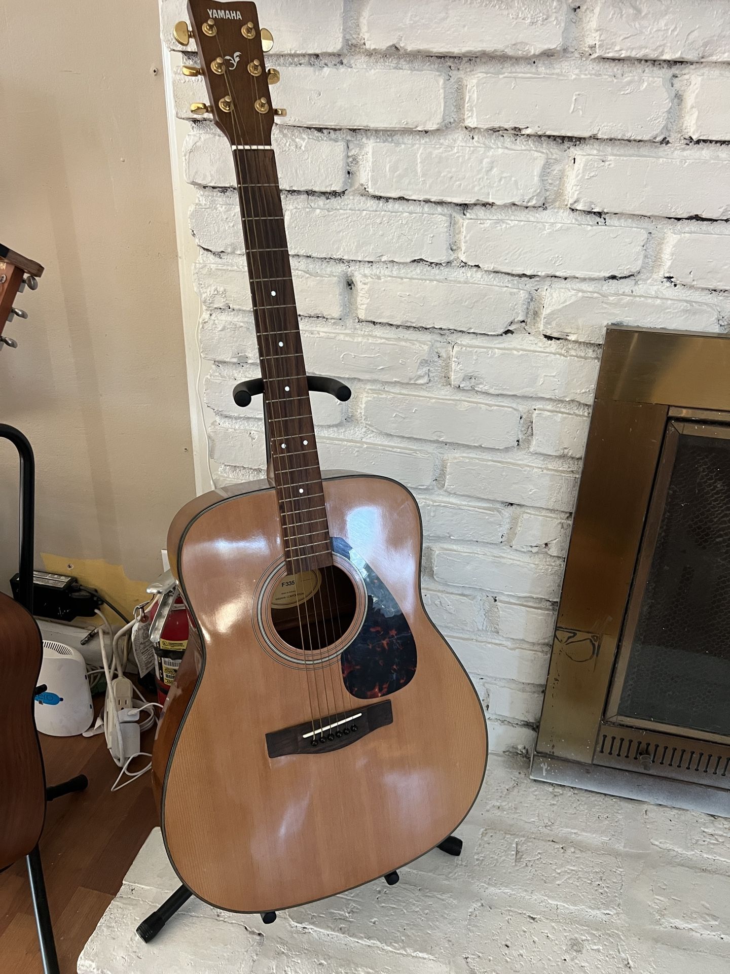 Yamaha F335 Acoustic Guitar