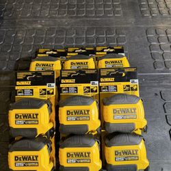 Dewalt 2PK Tape Measures 25’ Magnetic(NEW) $25ea PK Cinta de medir Dewalt pk de 2 25’ pies cada una $25