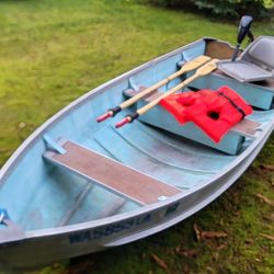 12' Aluminum Boat With 50lb Thrust MinnKota Electric Motor 