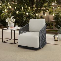 Henredon Annalise Outdoor Patio Swivel Lounge Chair $249.99