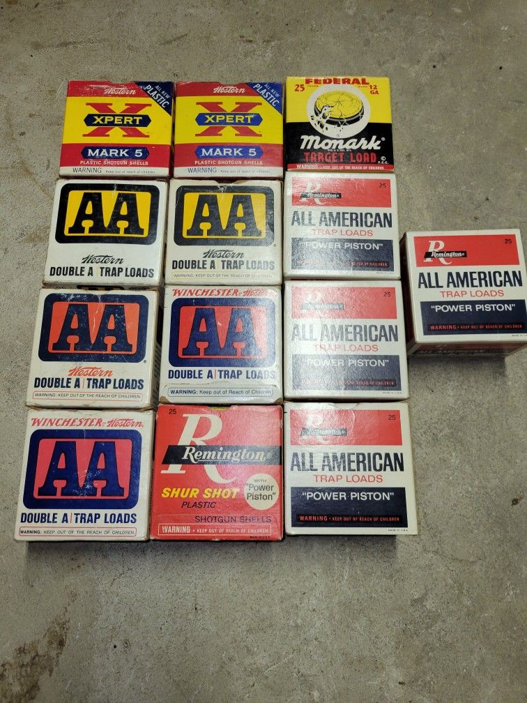 VINTAGE SHELL BOXES