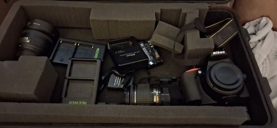 Nikon D56000 camera/ accessories and hard case!!!