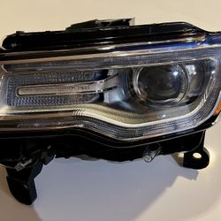 Jeep Grand Cherokee Headlight