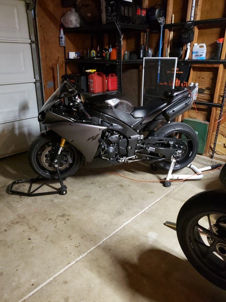 2014 yamaha r1 Title says clean, VIN says Salvage