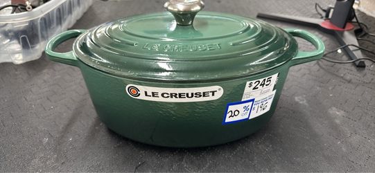 Le Creuset Signature Oval Dutch Oven