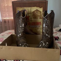 Cowgirl Boots Size   5  Women 