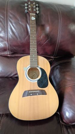Acoustic guitar 6 strings ( beginners act) great condition!
