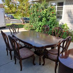 Dinner Table and 6 Chairs
