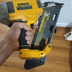 Dewalt Cordless Framing Gun With Battery 