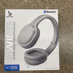NWT Bluetooth Wireless Headphones 
