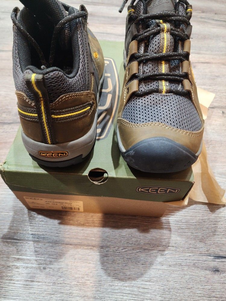 New Mens Keen Hiking Boots 10.5 New In Box Leather Waterproof 