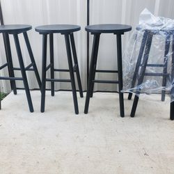 New Barstools / Bancos Nuevos