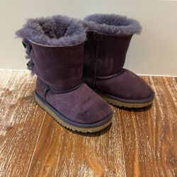 UGG Girls Size us 9