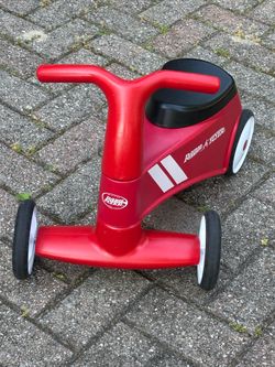 Radio Flyer Scoot About Sport Ride On
