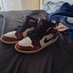 Air Jordan 1 Mid 'Wear‐Away, size 2Y