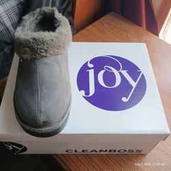 New Joy Women's Slippers Size 5W