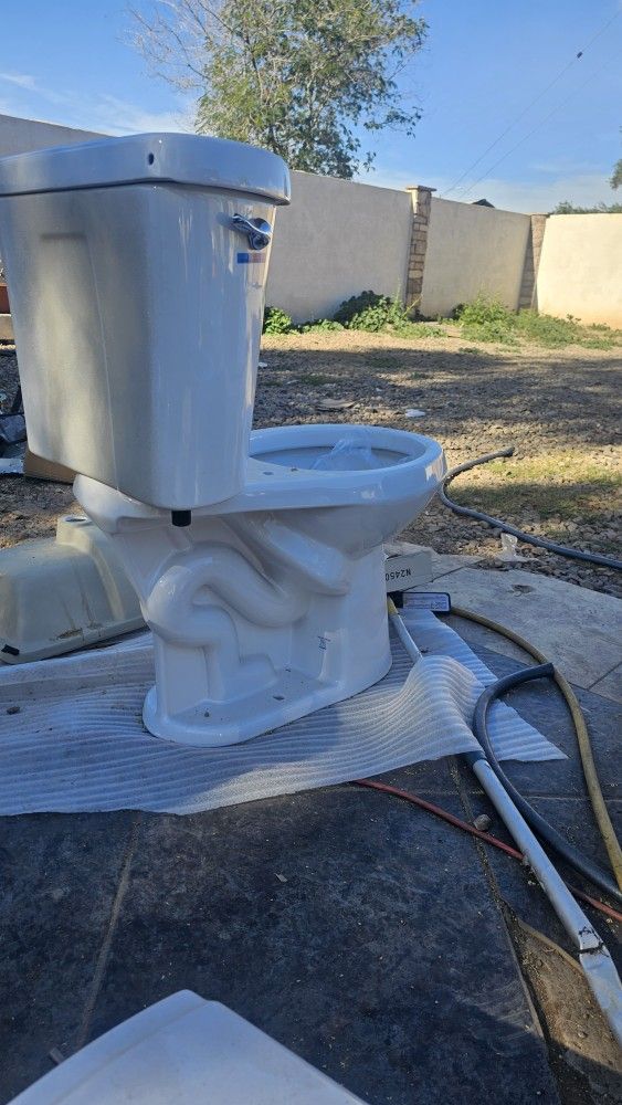 Toilets Kholer, Glacier Bay , American Standard