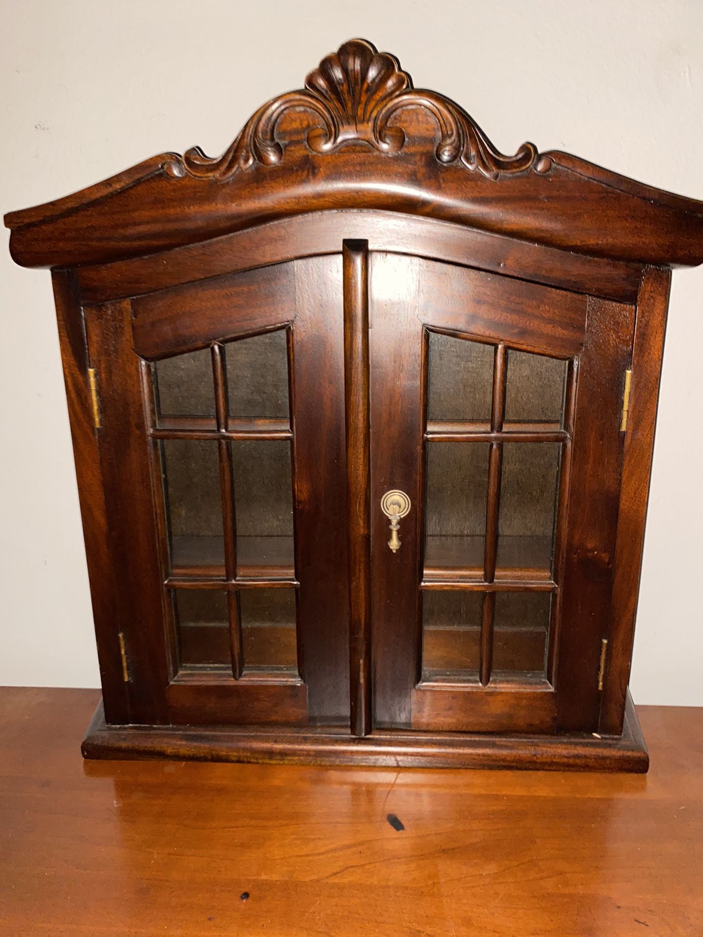Beautiful Mahogany Wood Curio Cabinet