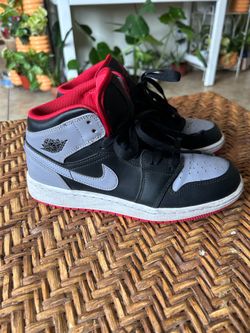 Nike shoes good  condition  size 4 / 5 you
