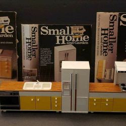 Vintage TOMY Toys Smaller Homes Doll House Furniture- Kitchen Set
