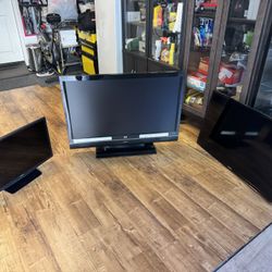3 TVs 