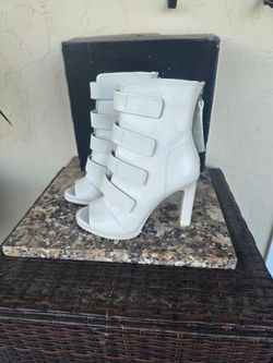 DKNY 7.5 Peep Toe