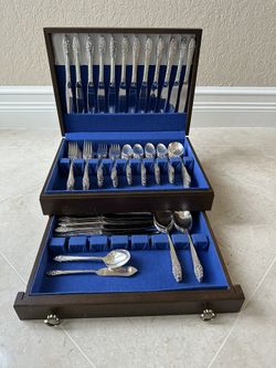 123 Piece Silverware Set  (NEW)