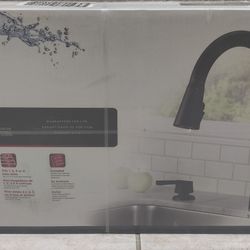 Kitchen Faucet Black Matte Single-Handle Pull-Down Sprayer with Shield Spray Technology - New